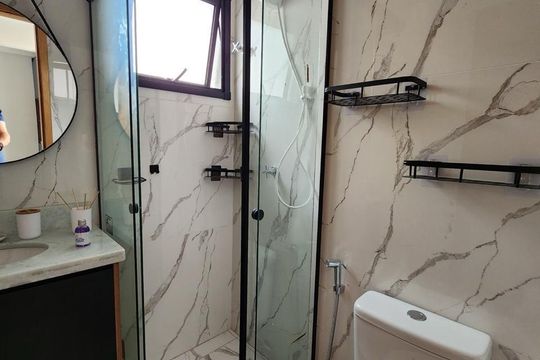Banheiro de kitnet/studio para alugar com 1 quarto, 27m² em Vila Moinho Velho, São Paulo