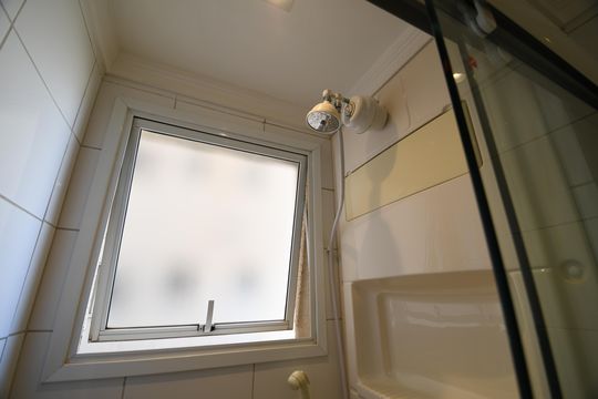 Banheiro Social de apartamento à venda com 3 quartos, 81m² em Vila Brandina, Campinas