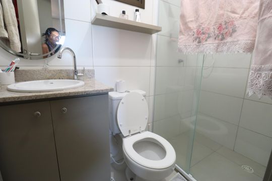 Banheiro de apartamento para alugar com 2 quartos, 66m² em Jaguaribe, Salvador