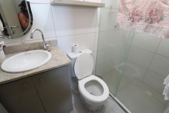 Banheiro de apartamento para alugar com 2 quartos, 66m² em Jaguaribe, Salvador