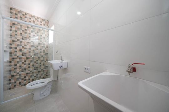 Banheiro Social de kitnet/studio para alugar com 1 quarto, 25m² em Vila Nhocuné, São Paulo