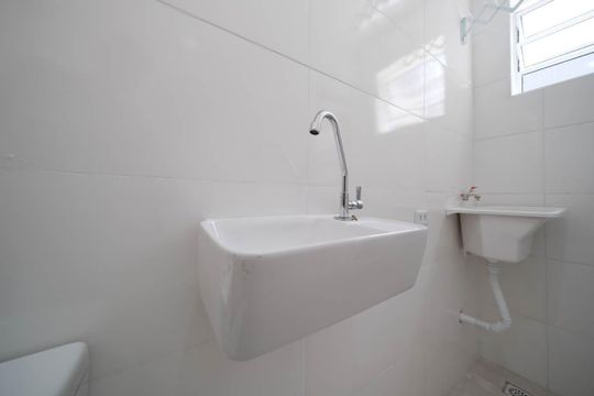Banheiro Social de kitnet/studio para alugar com 1 quarto, 25m² em Vila Nhocuné, São Paulo