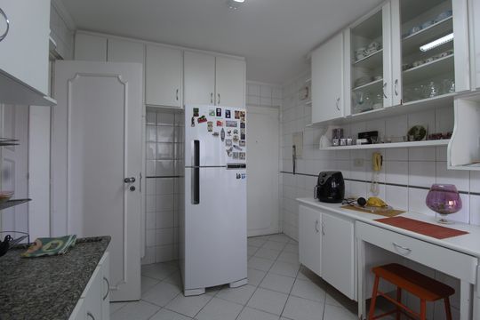 Cozinha de apartamento à venda com 2 quartos, 90m² em Itaim Bibi, São Paulo