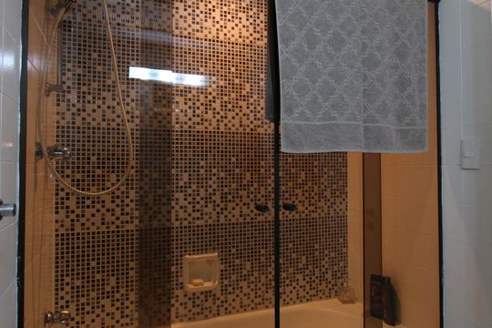 Banheiro Social de apartamento à venda com 2 quartos, 90m² em Itaim Bibi, São Paulo