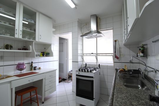 Cozinha de apartamento à venda com 2 quartos, 90m² em Itaim Bibi, São Paulo