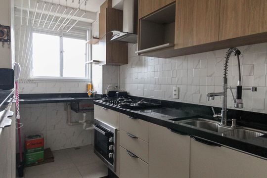 Cozinha de apartamento para alugar com 2 quartos, 41m² em Jardim Helian, São Paulo