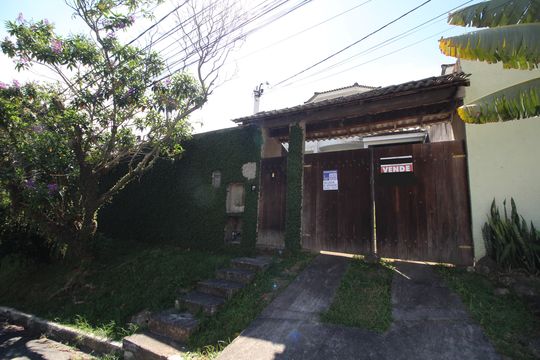 Fachada com Placa de casa de condomínio à venda com 4 quartos, 206m² em Jacarepaguá, Rio de Janeiro