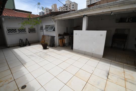 Quintal de casa à venda com 3 quartos, 190m² em Cambuí, Campinas
