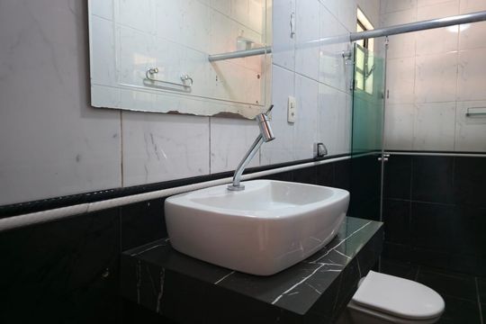 Banheiro da Suíte de casa para alugar com 2 quartos, 100m² em Jardim Terezopolis, Guarulhos