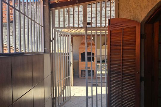 Área de Serviço e Churrasqueira  de casa para alugar com 2 quartos, 100m² em Jardim Terezopolis, Guarulhos
