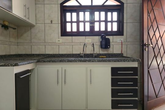 Cozinha  de casa para alugar com 2 quartos, 100m² em Jardim Terezopolis, Guarulhos