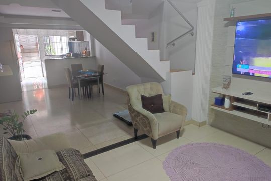Casa à venda com 2 quartos, 180m² em Jardim Santa Cecilia, Guarulhos