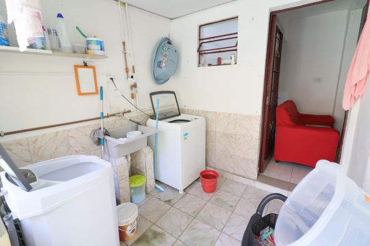 Área de Serviço 2 de casa à venda com 5 quartos, 350m² em Presidente Altino, Osasco