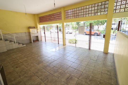 Garagem de casa à venda com 5 quartos, 350m² em Presidente Altino, Osasco