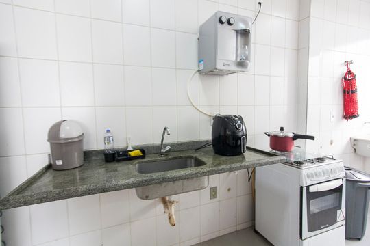 Cozinha de apartamento para alugar com 2 quartos, 62m² em Santa Mônica, Uberlândia