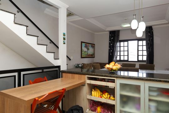 Cozinha de casa para alugar com 3 quartos, 180m² em Jardim Lajeado, São Paulo
