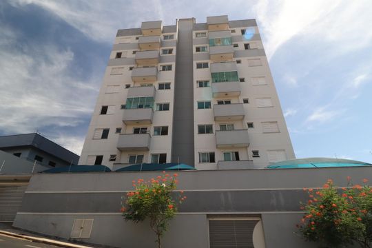 Fachada de apartamento para alugar com 2 quartos, 52m² em Centro, Uberlândia