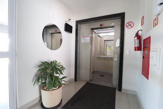 Hall Elevador de apartamento para alugar com 2 quartos, 52m² em Centro, Uberlândia