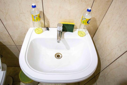 Banheiro de serviço de casa à venda com 3 quartos, 200m² em Taboão, Diadema