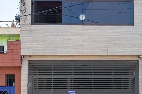 Fachada de casa à venda com 3 quartos, 200m² em Taboão, Diadema