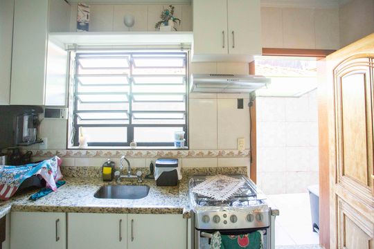 Cozinha de casa à venda com 3 quartos, 200m² em Taboão, Diadema
