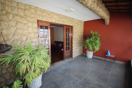 Varanda de casa à venda com 5 quartos, 360m² em Conjunto Agua Branca, Contagem
