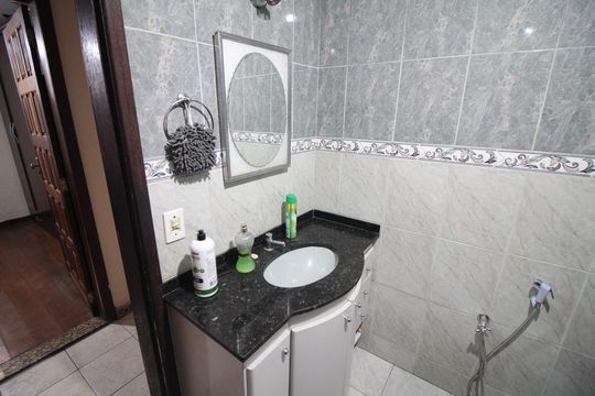 Banheiro 1 de casa à venda com 5 quartos, 360m² em Conjunto Agua Branca, Contagem