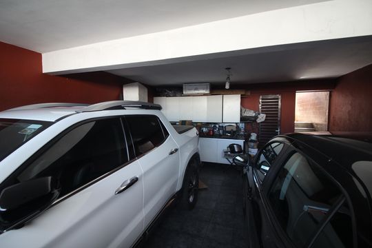 Garagem de casa à venda com 5 quartos, 360m² em Conjunto Agua Branca, Contagem