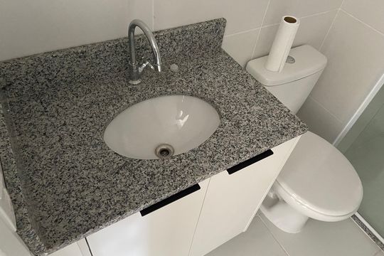 Banheiro de apartamento para alugar com 1 quarto, 30m² em Butantã, São Paulo