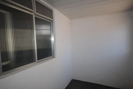 Sala de apartamento para alugar com 1 quarto, 30m² em Vila Valqueire, Rio de Janeiro