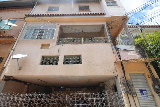 Fachada de apartamento para alugar com 1 quarto, 100m² em Vila Valqueire, Rio de Janeiro