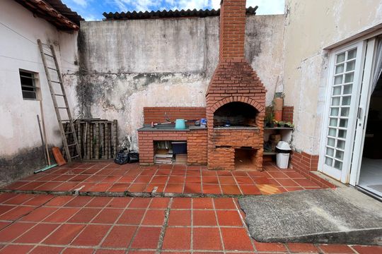 Quintal / Churrasqueira de casa à venda com 4 quartos, 180m² em Vila Lageado, São Paulo