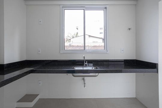 Cozinha de apartamento à venda com 3 quartos, 80m² em Cidade Nova, Belo Horizonte