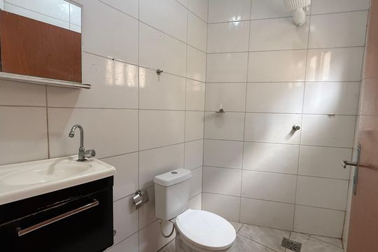 Banheiro - Armário de casa para alugar com 1 quarto, 30m² em Setor Habitacional Vicente Pires, Brasília