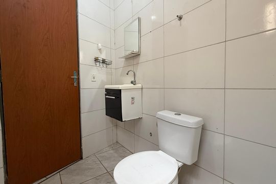 Banheiro - Armário de casa para alugar com 1 quarto, 30m² em Setor Habitacional Vicente Pires, Brasília