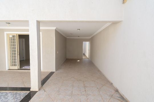 Garagem de casa à venda com 3 quartos, 250m² em Santa Helena, Belo Horizonte