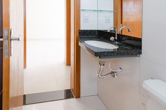 Banheiro social de apartamento para alugar com 2 quartos, 112m² em Palmeiras, Belo Horizonte