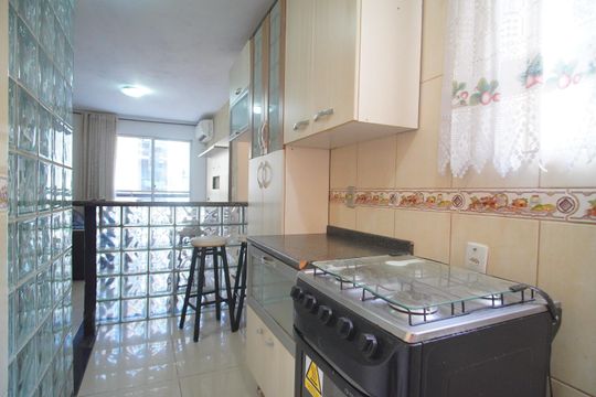Cozinha de apartamento à venda com 2 quartos, 45m² em São José, São Leopoldo