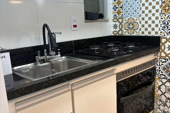 Cozinha de apartamento para alugar com 1 quarto, 45m² em Recreio dos Bandeirantes, Rio de Janeiro