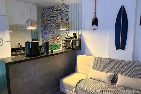 Sala de apartamento para alugar com 1 quarto, 45m² em Recreio dos Bandeirantes, Rio de Janeiro