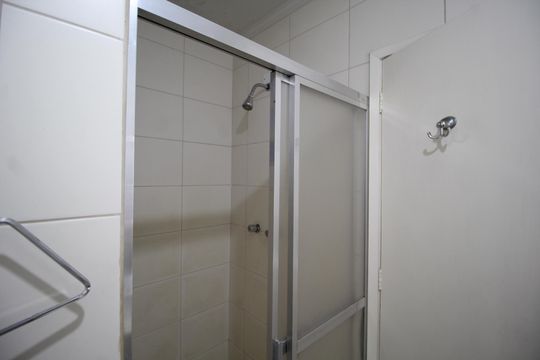 Banheiro de apartamento à venda com 3 quartos, 69m² em Mont’serrat, Porto Alegre