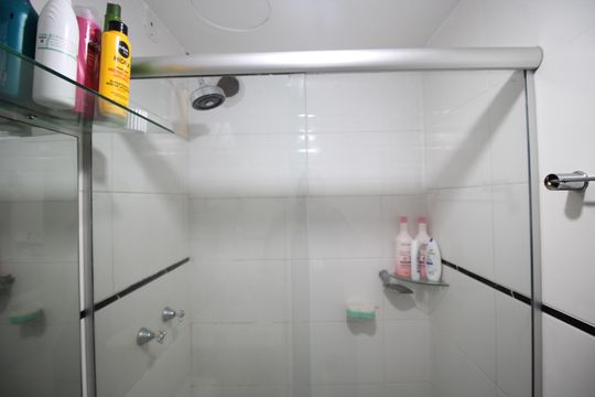 Banheiro de apartamento à venda com 2 quartos, 48m² em Passo das Pedras, Porto Alegre