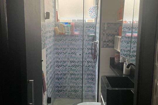 Banheiro de apartamento para alugar com 2 quartos, 48m² em Jardim Petropolis, Cotia