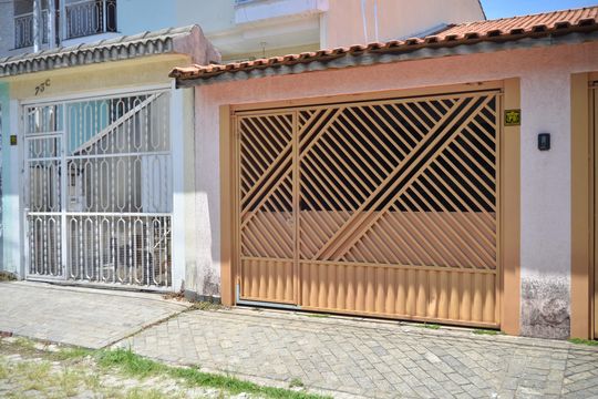 Fachada de casa para alugar com 2 quartos, 250m² em Utinga, Santo André
