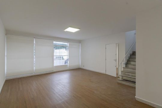 Sala de casa à venda com 7 quartos, 180m² em Vila Uberabinha, São Paulo
