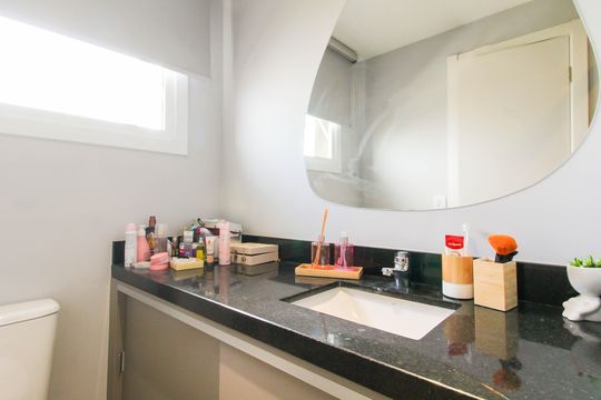 Banheiro de apartamento para alugar com 1 quarto, 47m² em Marechal Rondon, Canoas