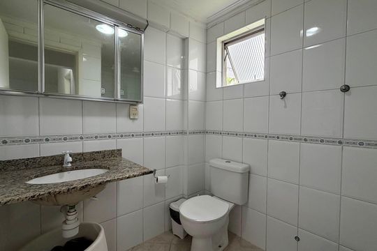 Banheiro Social de apartamento à venda com 3 quartos, 68m² em Jardim Pinheiros, São Paulo