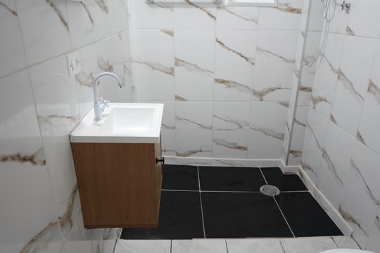 Banheiro de kitnet/studio para alugar com 1 quarto, 41m² em Sé, São Paulo