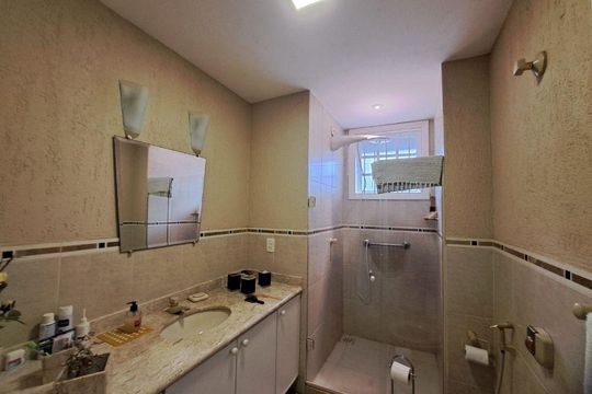 Casa à venda com 3 quartos, 200m² em Itaipu, Niterói