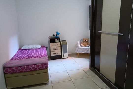 Casa à venda com 5 quartos, 200m² em Canhema, Diadema